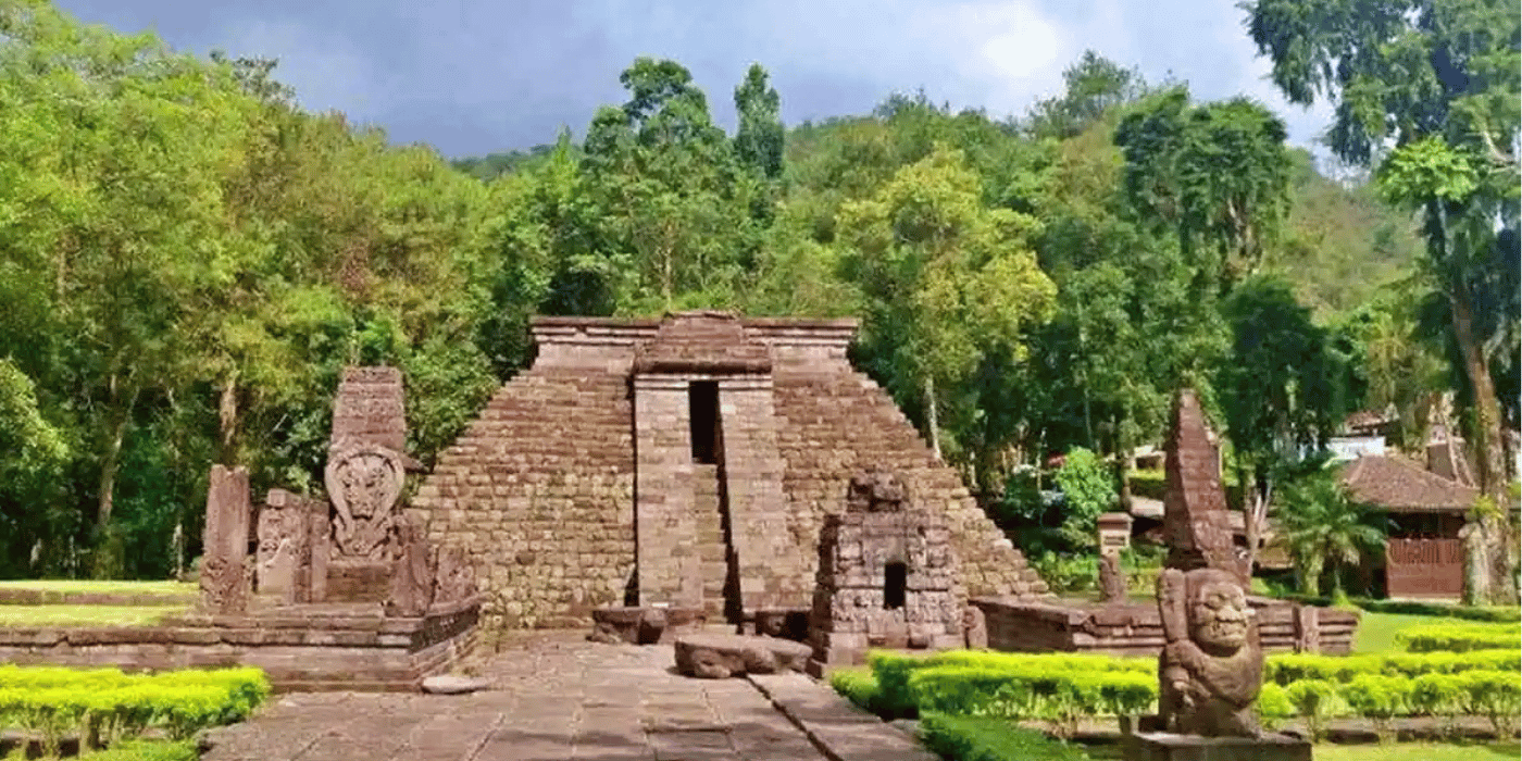 Sukuh Temple Solo Tour Package 2 Day 2 Night